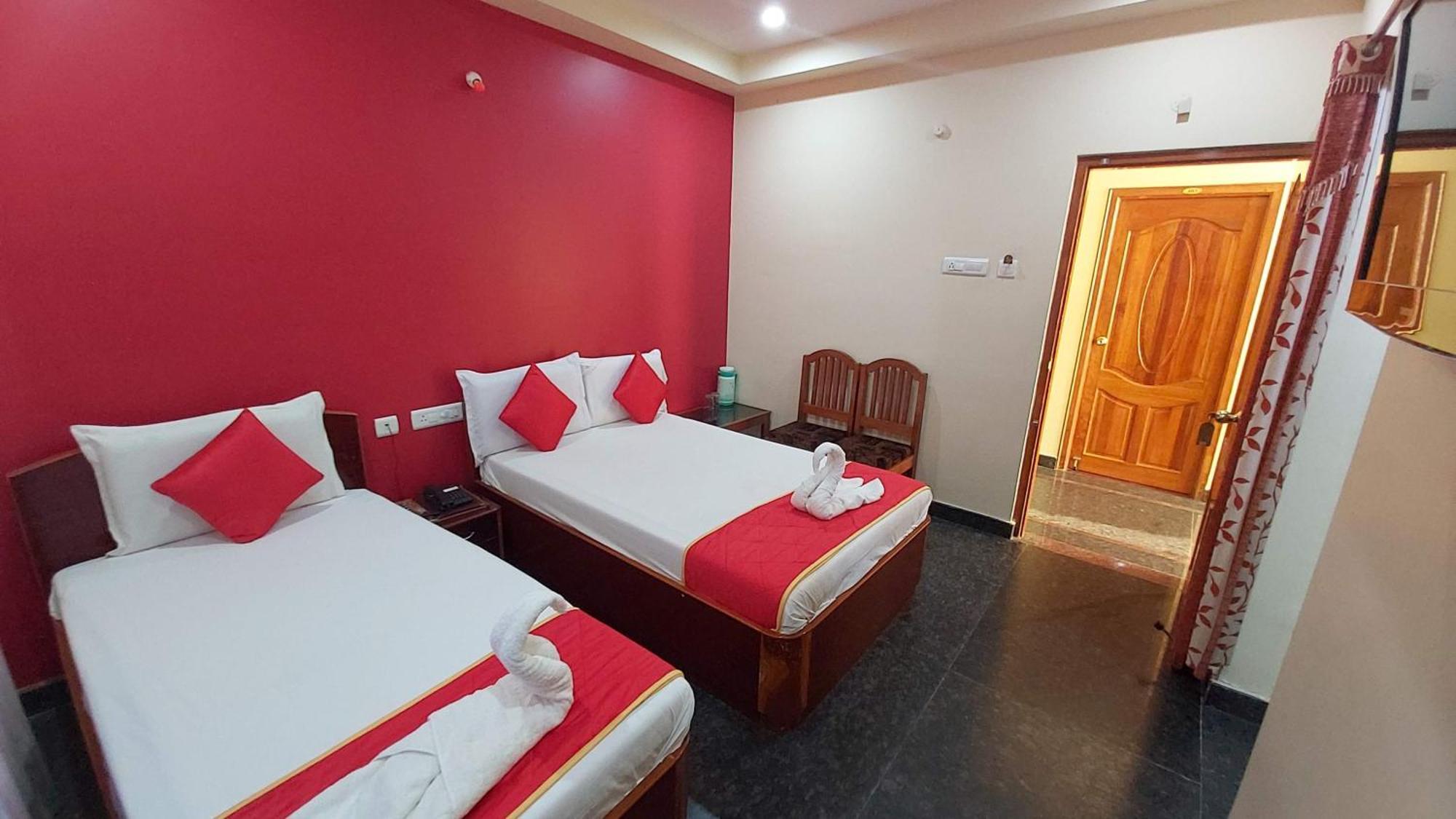 Hotel Ksr Srikalahasti Exterior photo