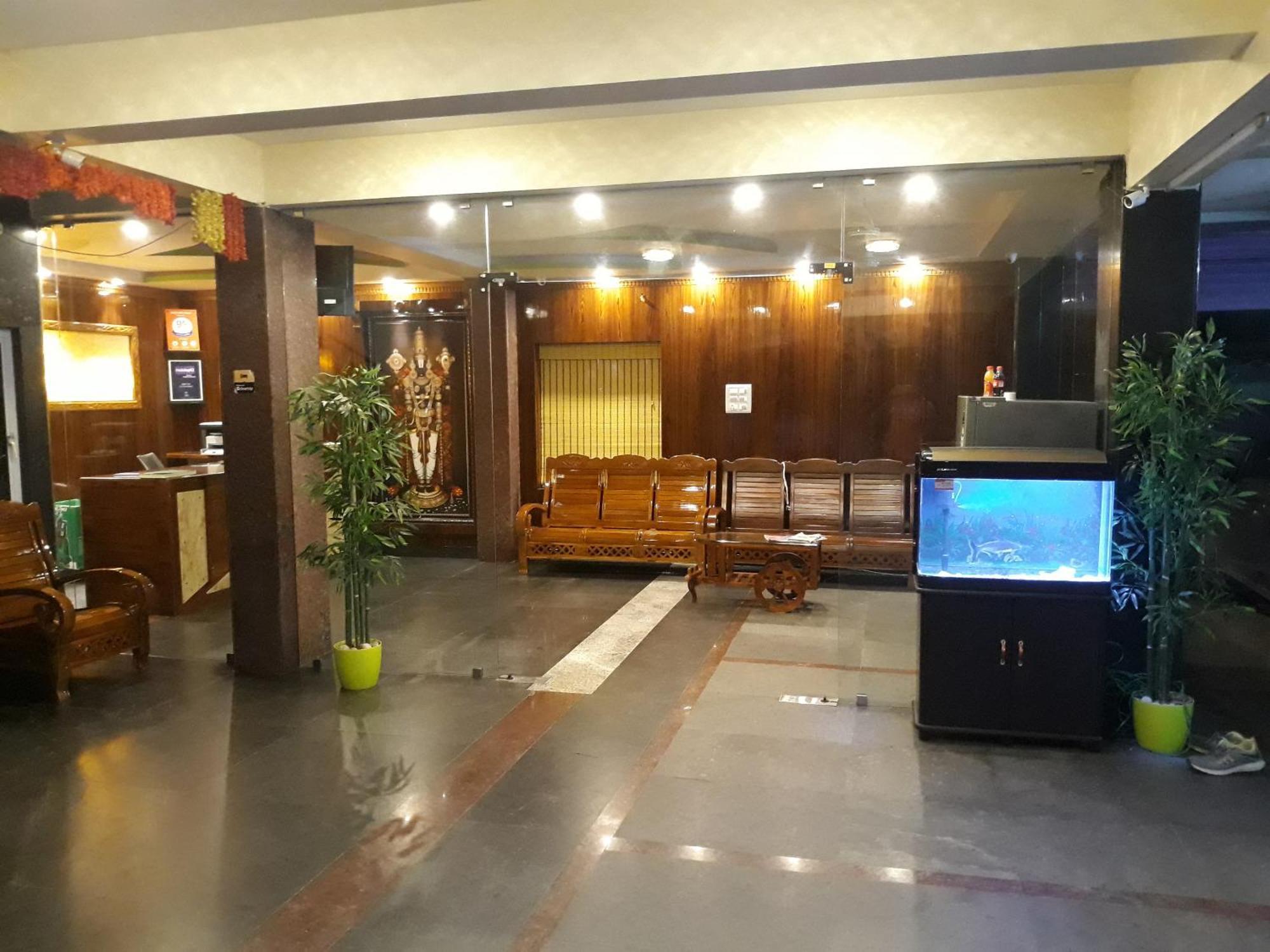 Hotel Ksr Srikalahasti Exterior photo