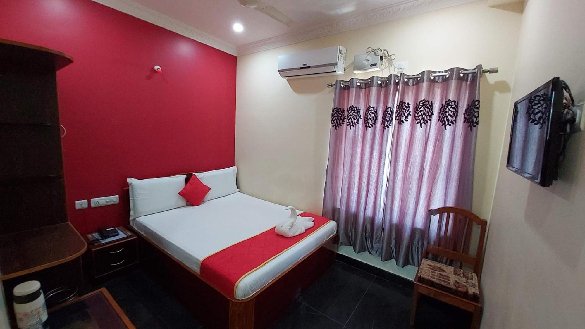 Hotel Ksr Srikalahasti Exterior photo