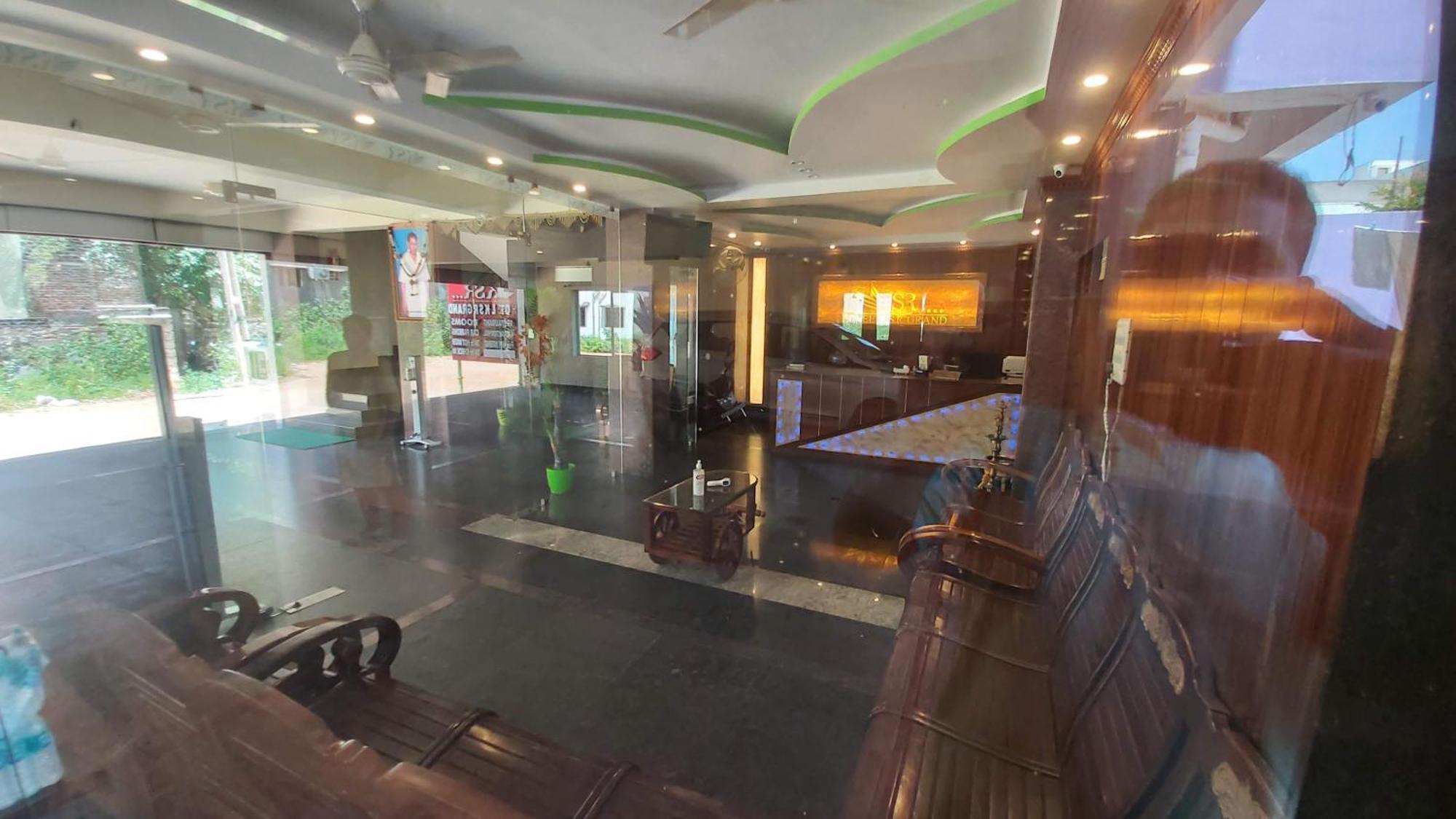 Hotel Ksr Srikalahasti Exterior photo