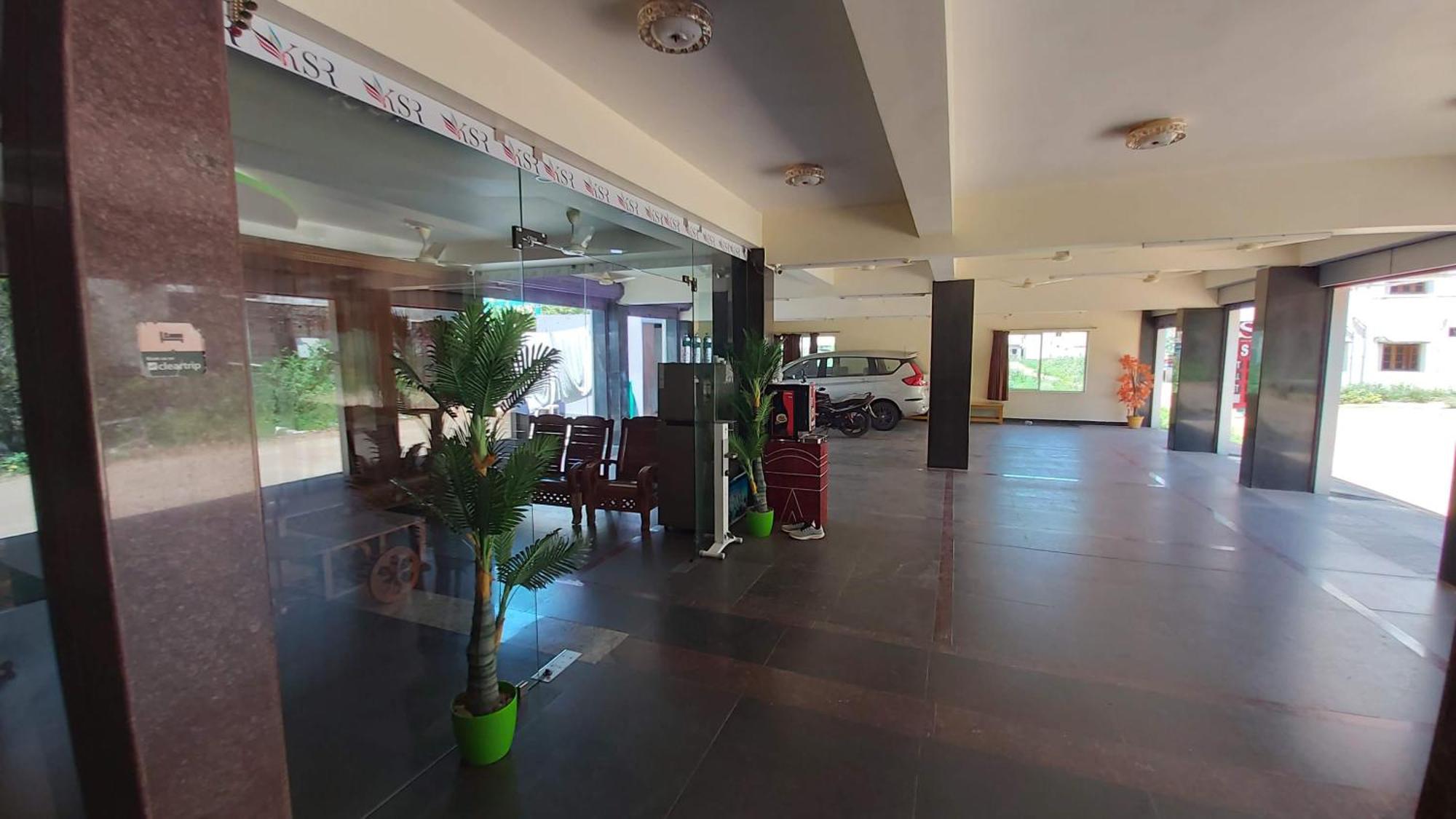 Hotel Ksr Srikalahasti Exterior photo