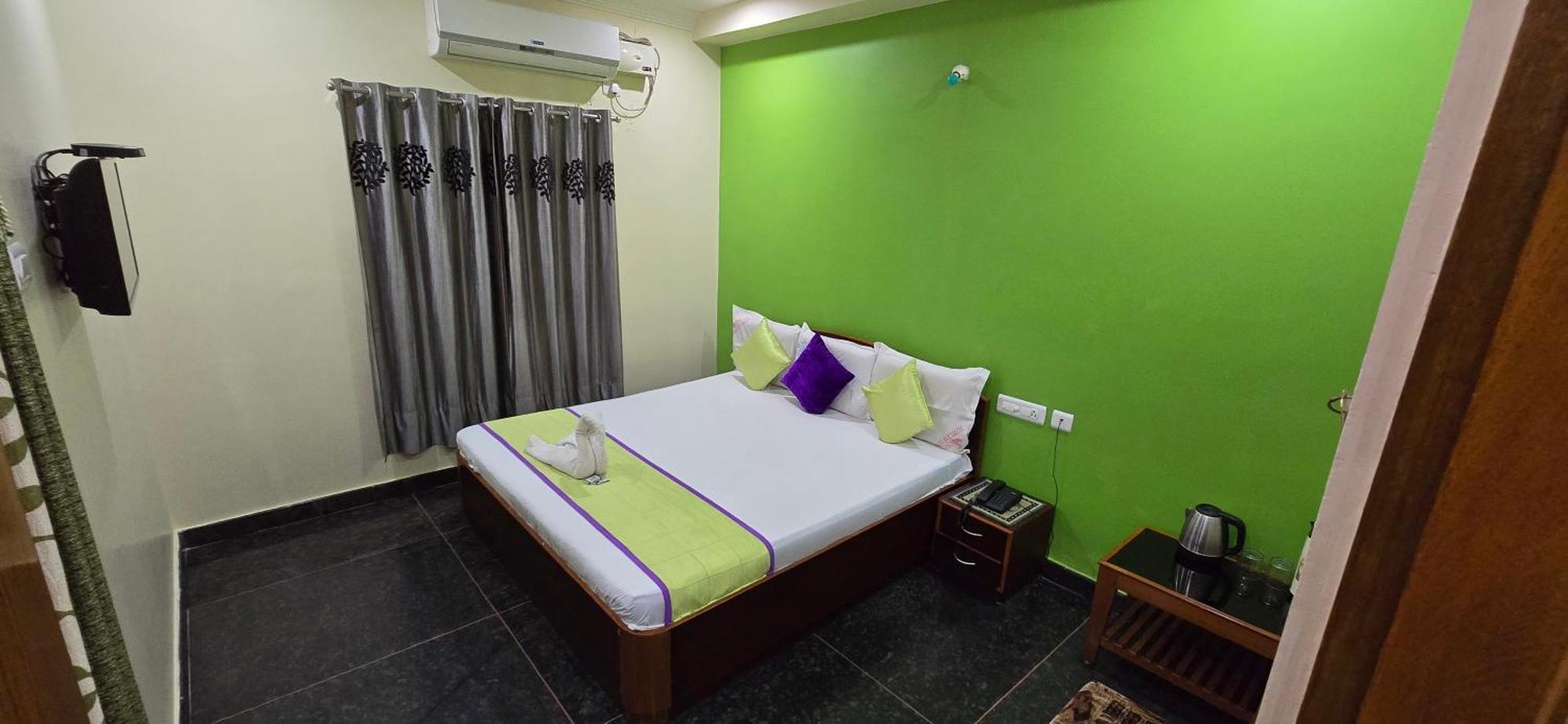 Hotel Ksr Srikalahasti Exterior photo
