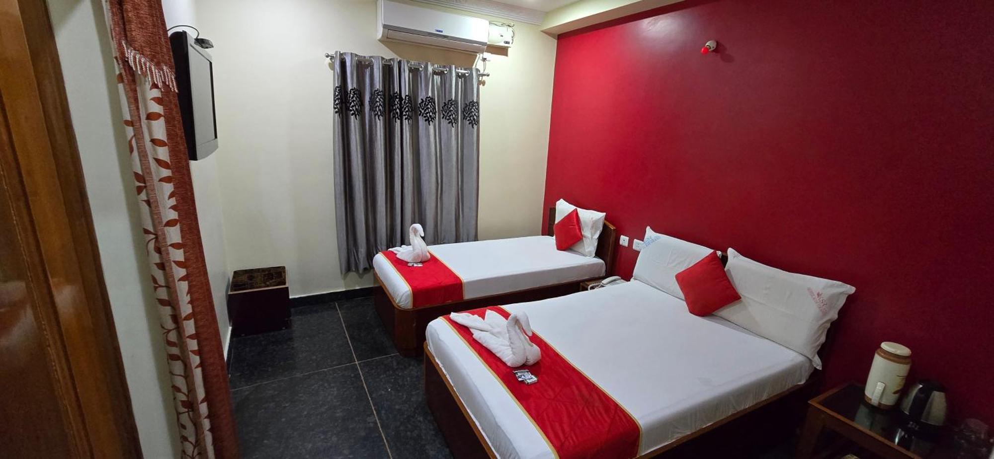 Hotel Ksr Srikalahasti Exterior photo